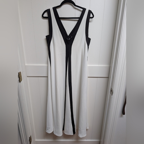 Vici Fore Chic Sleeveless Maxi Dress in Black and Cream - Picture 5 of 7